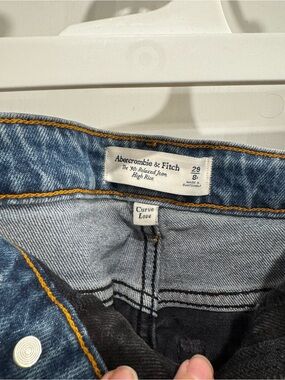 Abercrombie and Fitch The 90’s Relaxed Fit High Rise Curve Love Jean